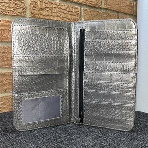 Elegant Silver Crocodile-Embossed Wallet